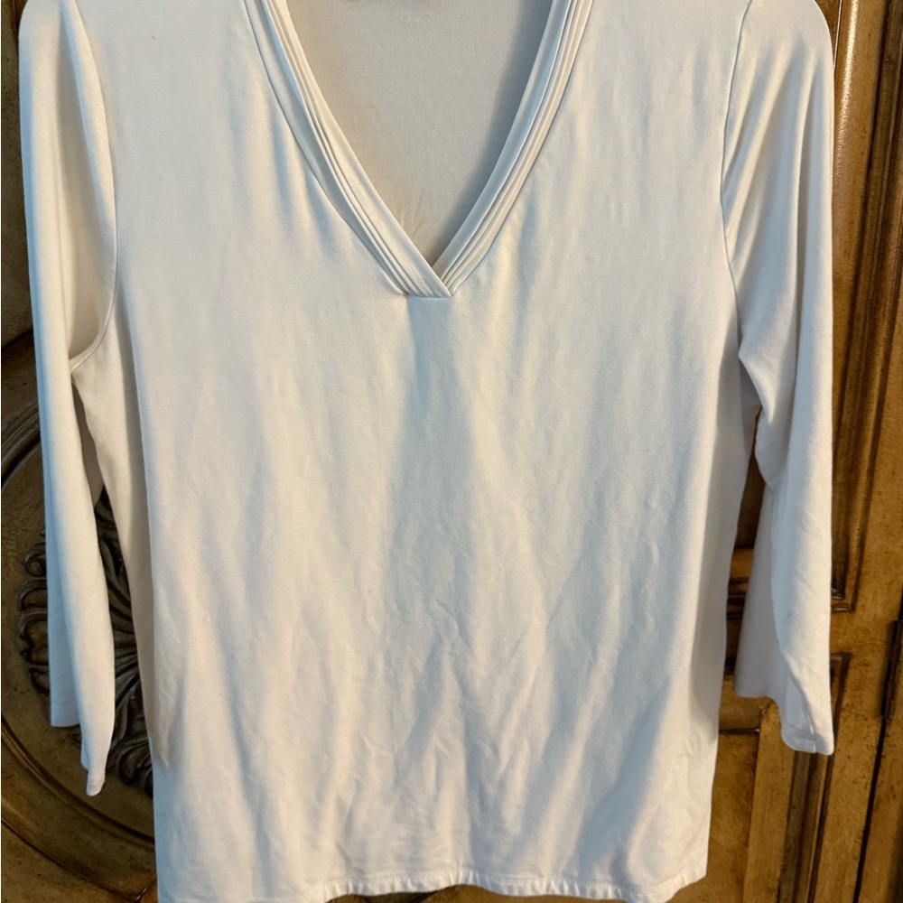 Elegant White V-Neck Women's Top